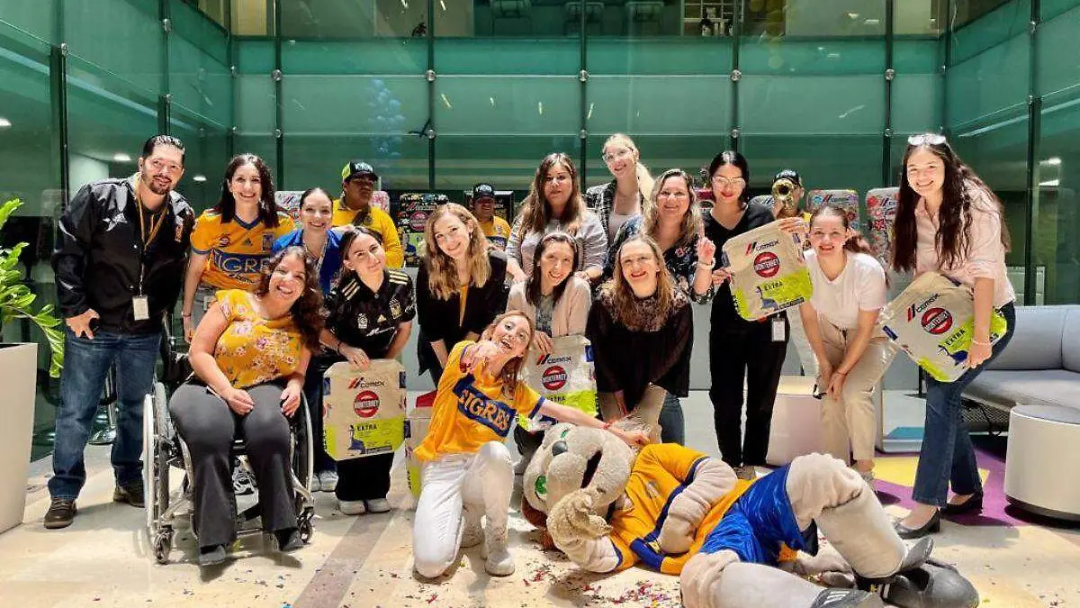 Cemex festeja a lo grande la octava de Tigres (1)