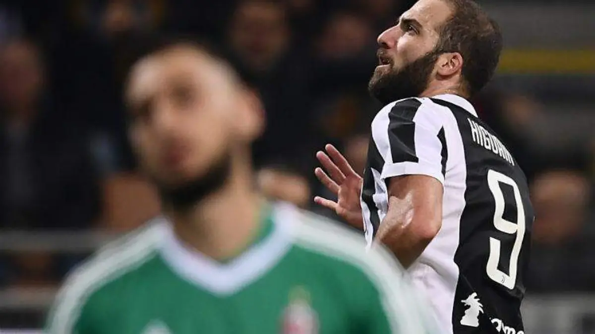 Juventus-victoria-higuain