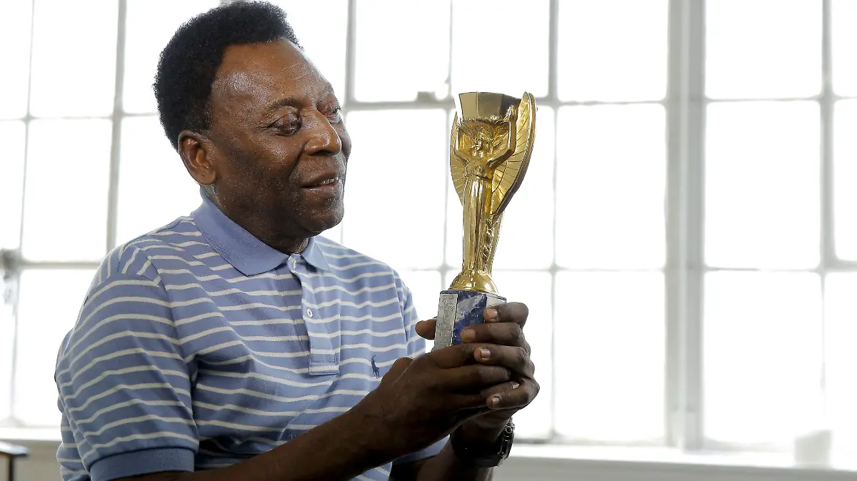 2022-12-05T120153Z_1626235913_RC2TAP887VI6_RTRMADP_3_SOCCER-PELE