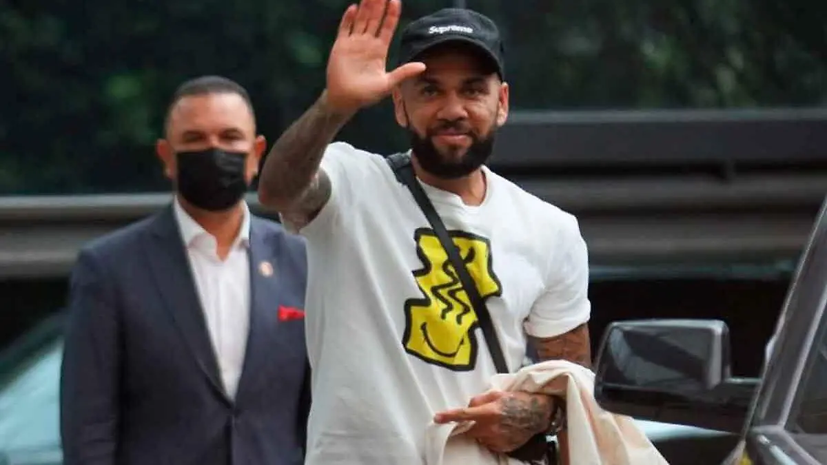 Dani-Alves-llega-a-Mexico