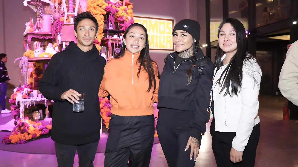 Federico y Stefanía Aradillas, Mariana Juárez y Bárbara  Melendez / Adrián Vázquez