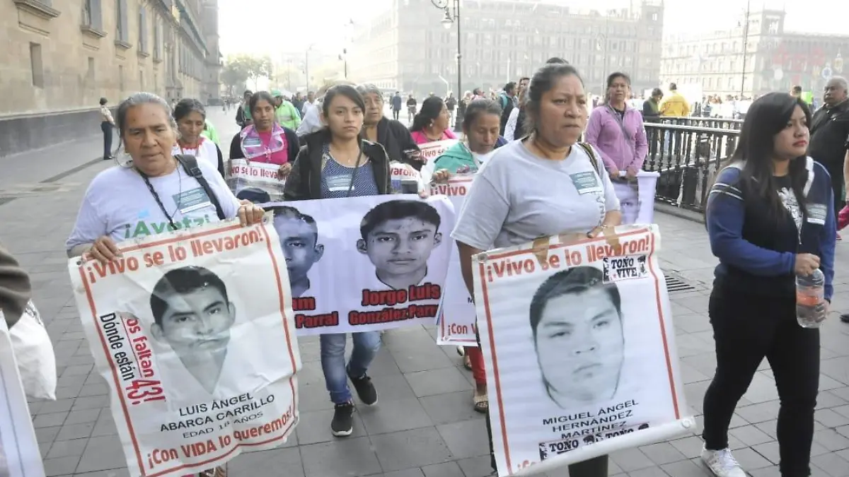 ayotzinapa-reunión-amlo-1-danielh