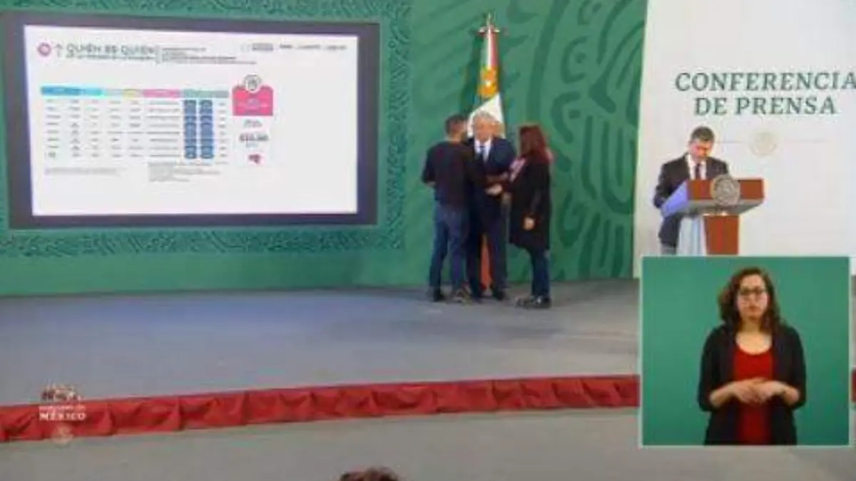 joven-entra-a-la-mañanera