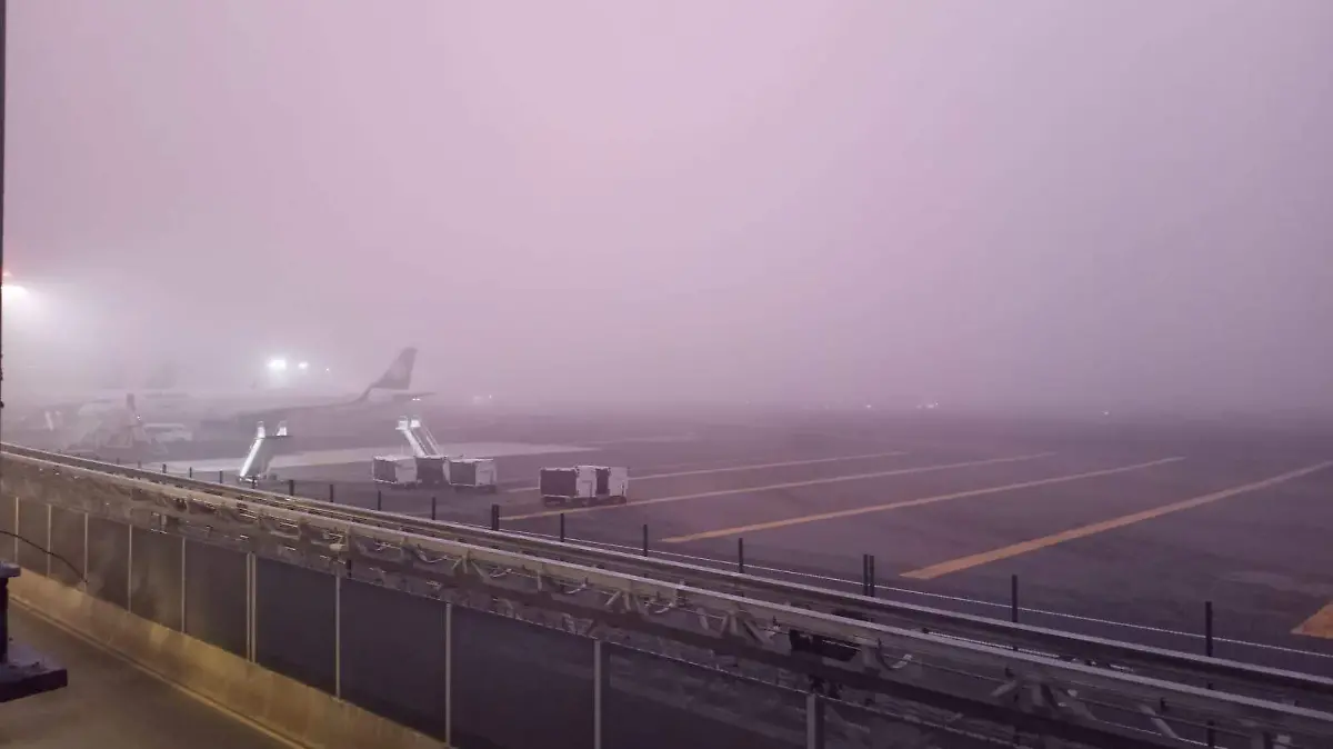 Vuelos en AICM se retrasan por banco de niebla 