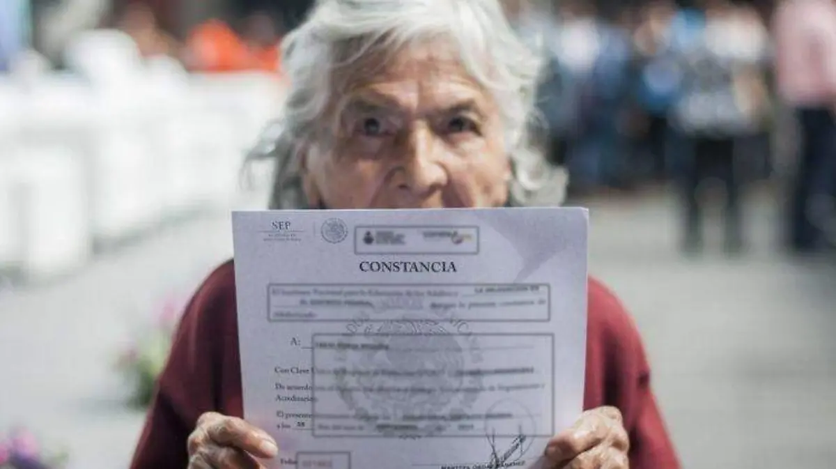 Cómo imprimir el comprobante de estudios de la primaria