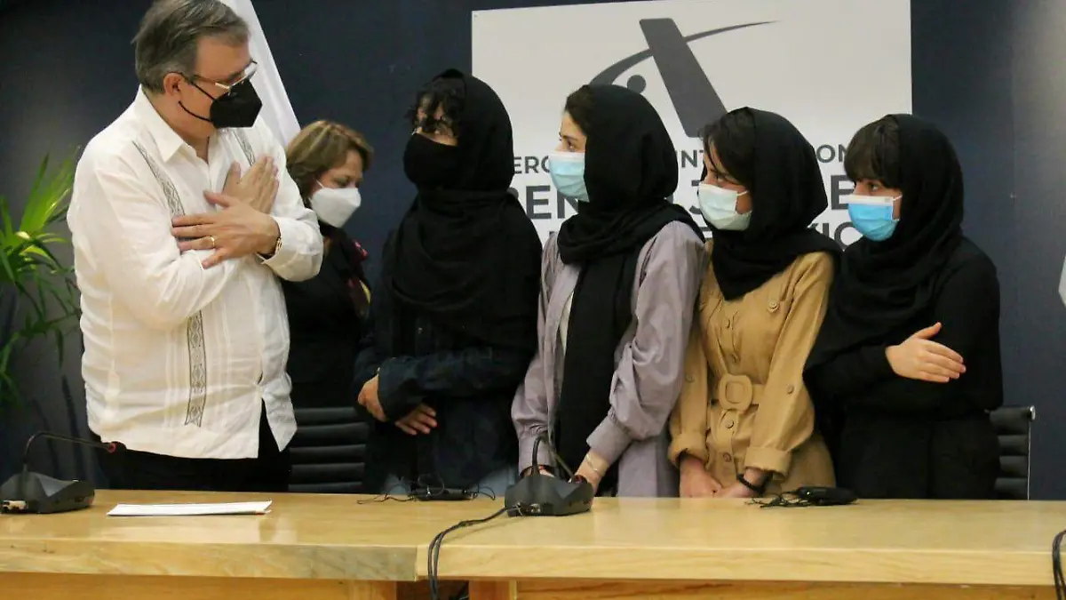 México recibe a 5 mujeres afganas