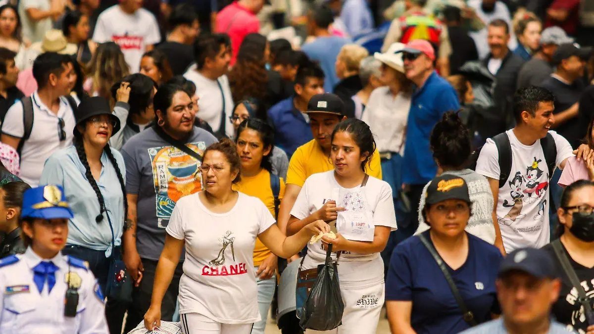 931145_Gente aglomera el centro histórico  (4)_web