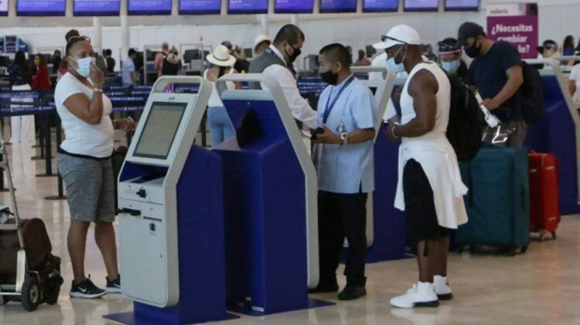 venezolanos_aeropuerto_cancun_