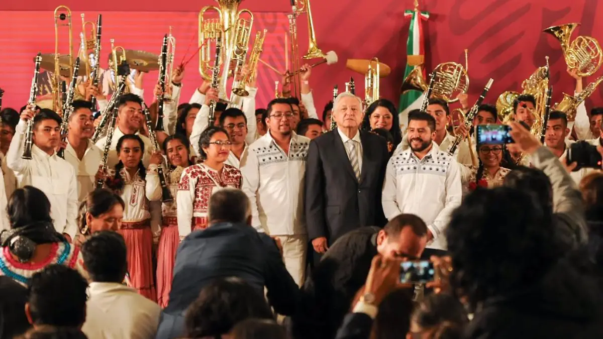 amlo-instrumentos-1-alejandroa