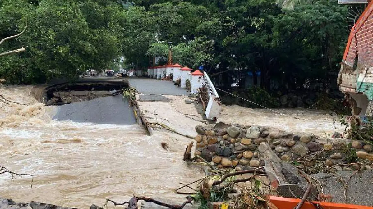 Nora deja dos desaparecidos y afectaciones en Puerto Vallarta