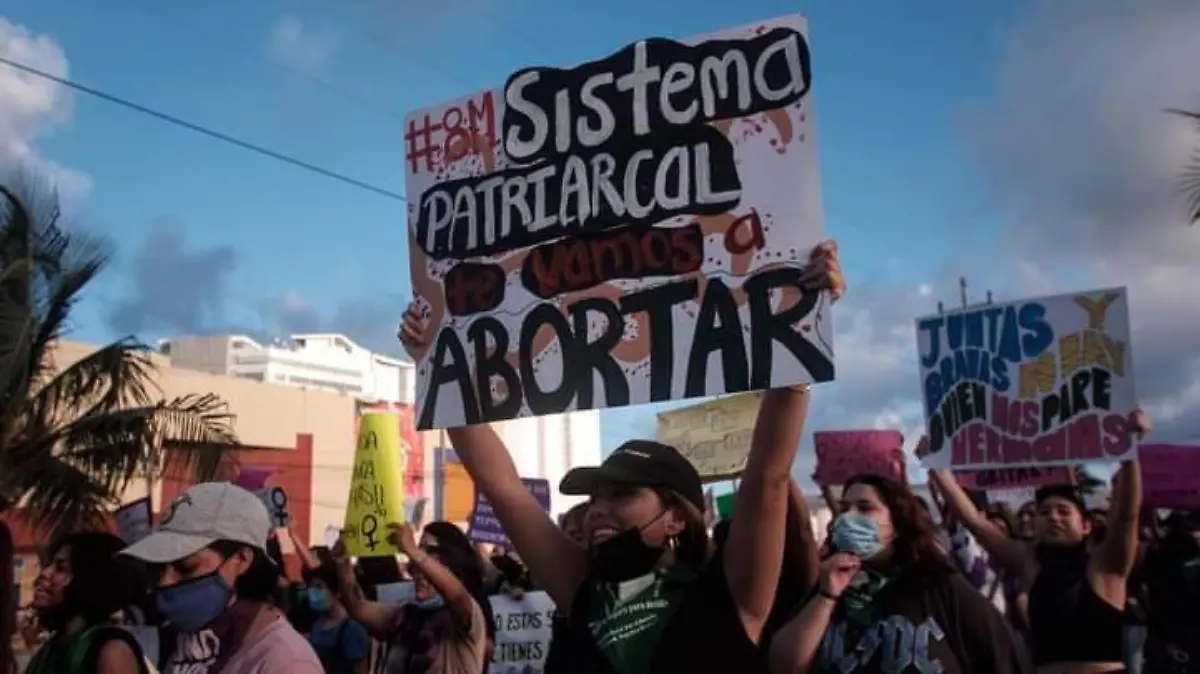 Marcha por 8M en Cancún transcurre de manera pacífica