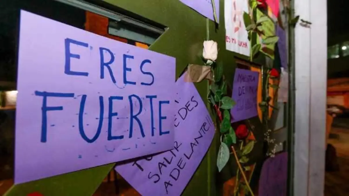 protestas a favor de maestra de UAEmex