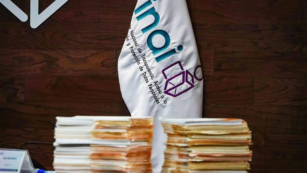 Papeleo detenido en el INAI por falta de quórum para sesionar