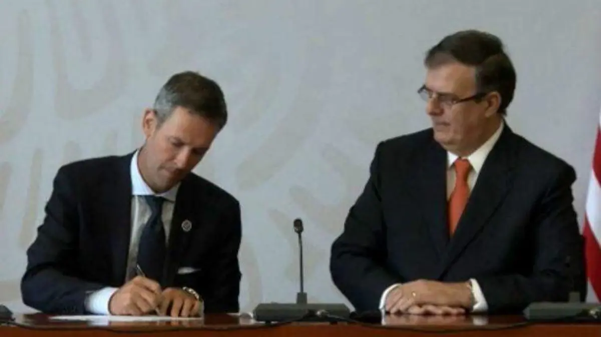 marcelo ebrard firma ESPECIAL