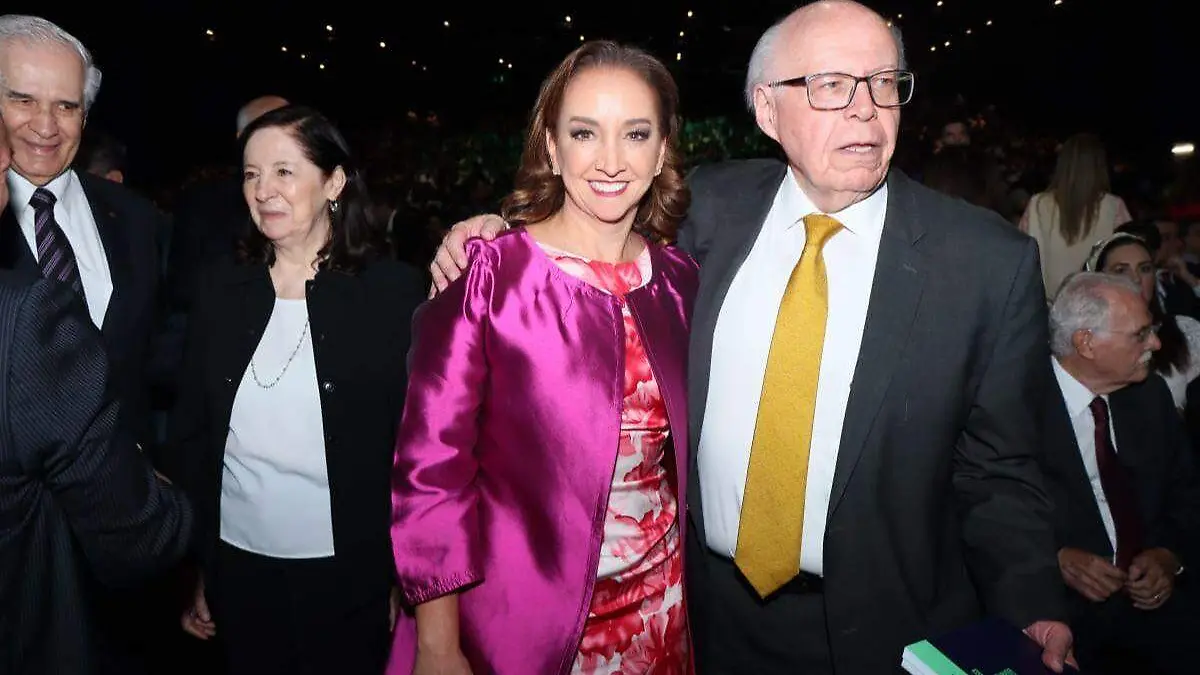 Claudia Ruíz Massieu en el evento de Mexicolectivo donde presenta su proyecto político para el país