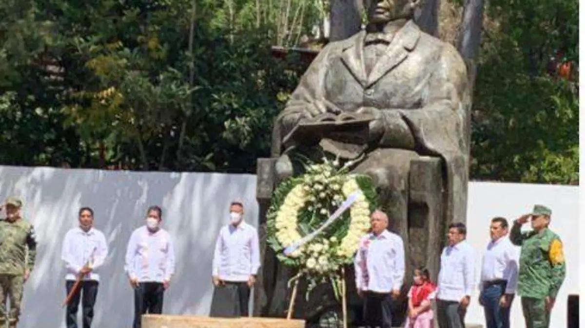 AMLO-IMITAN-BENITO-JUAREZ