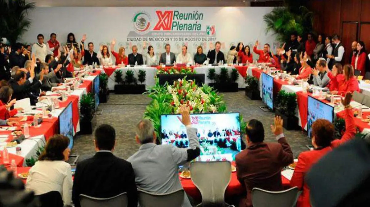 pri-enriqueochoareza-plenaria-senado3