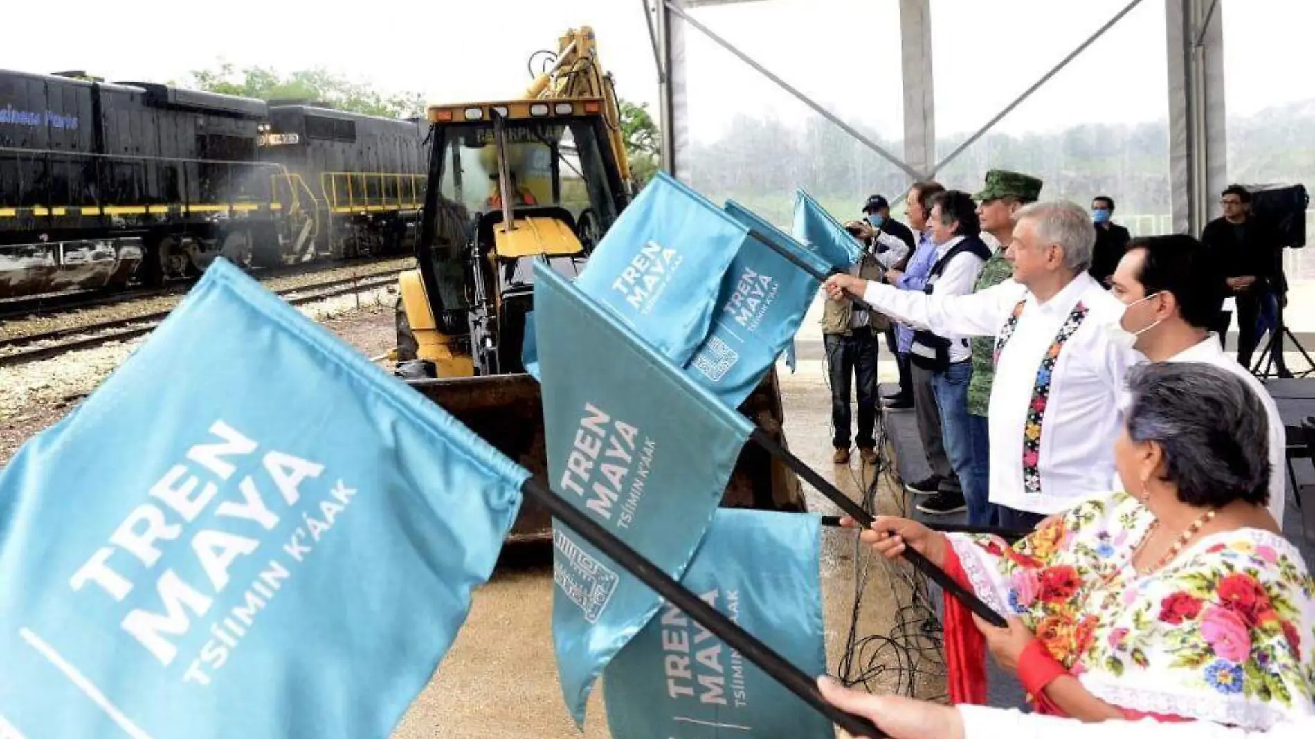 amlo-banderazo-tren-maya-2