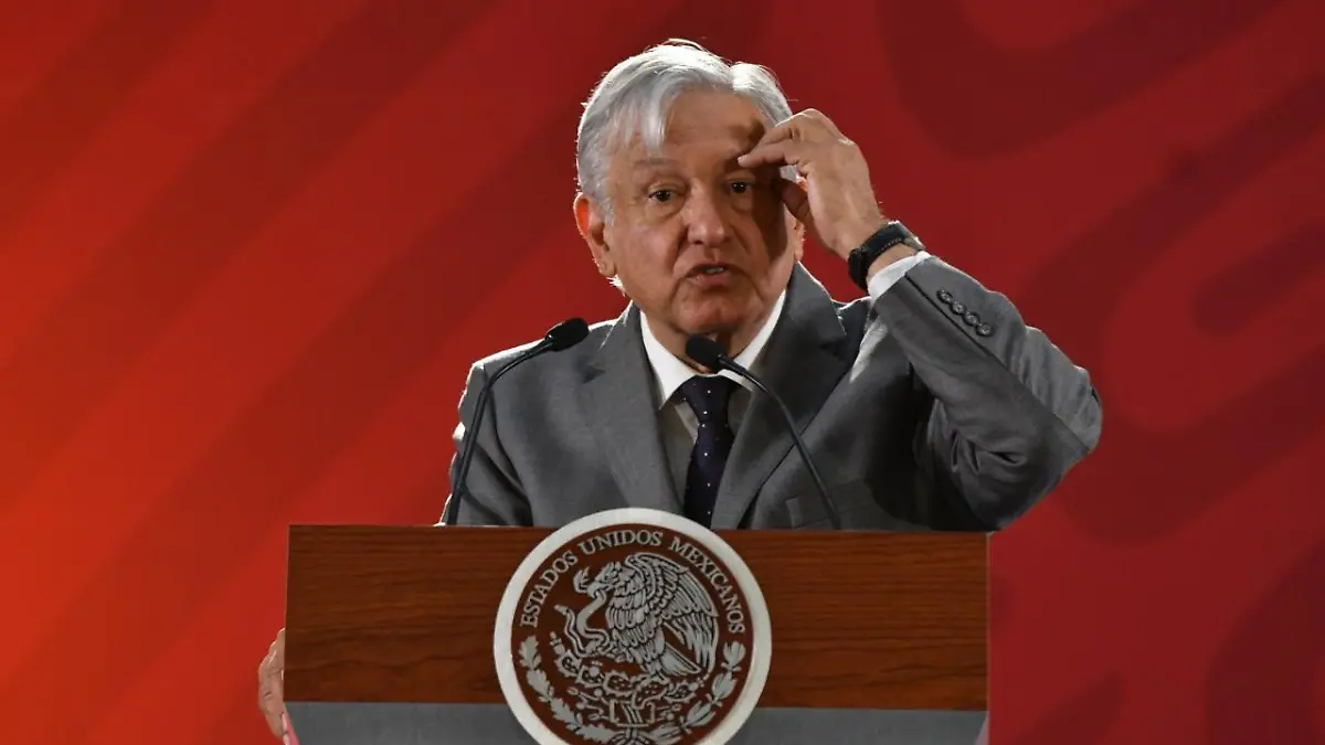 ABUCHEOS-AMLO-LAURA