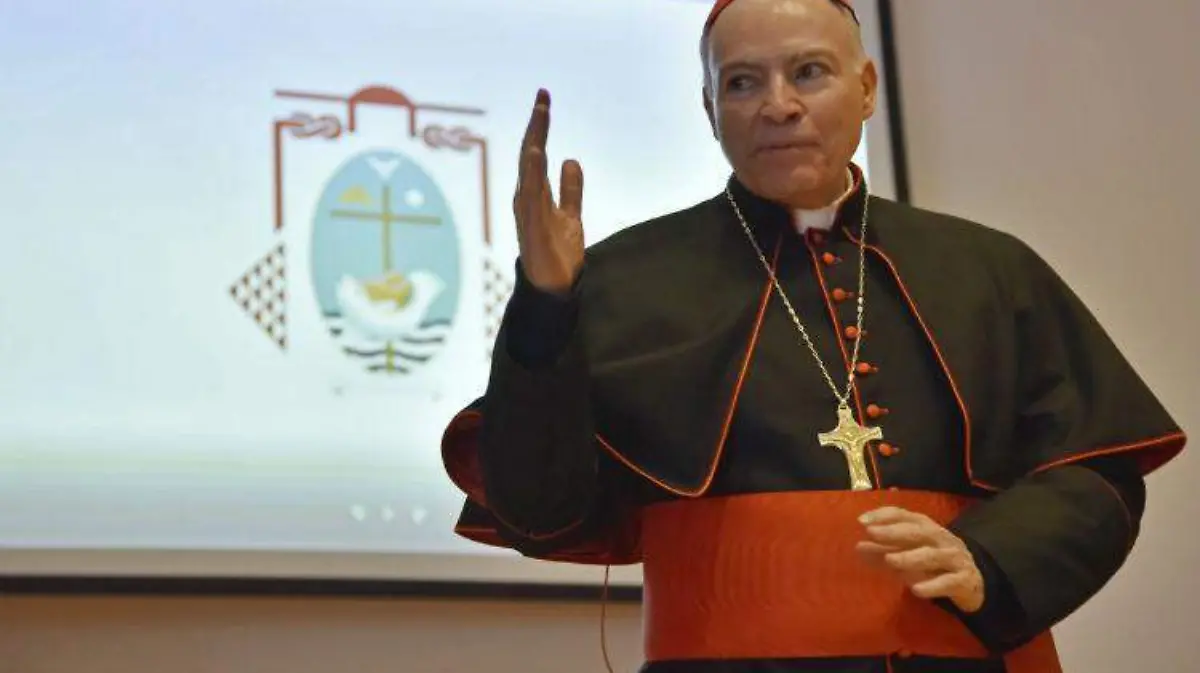 Arzobispo_Carlos_Aguiar-2