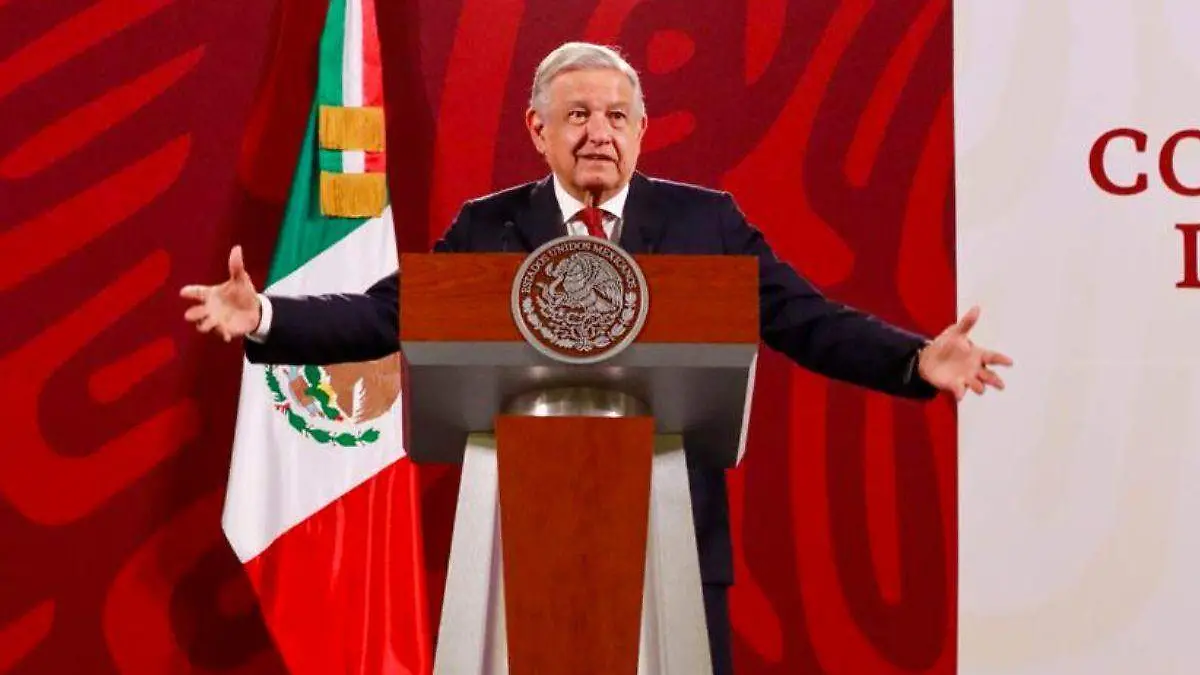 AMLO felicita a Gustavo Petro por llegar a la presidencia de Colombia