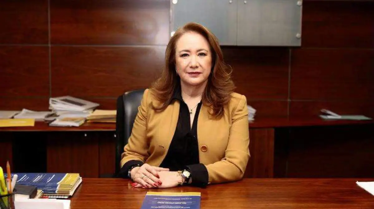 Yasmín Esquivel Mossa TWITTER