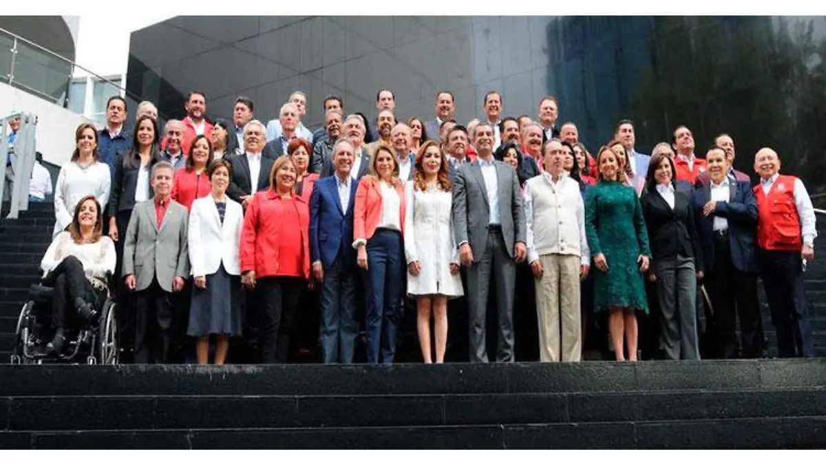 pri-enriqueochoareza-plenaria-senado4