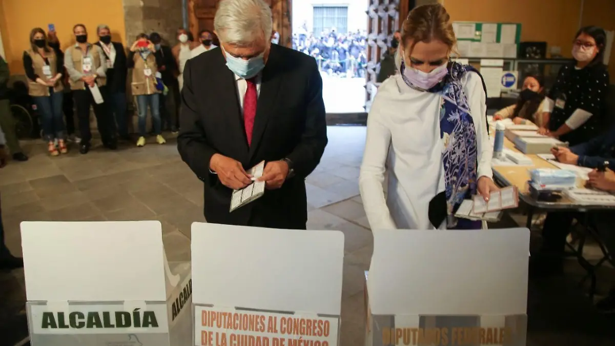 AMLO emitió su voto
