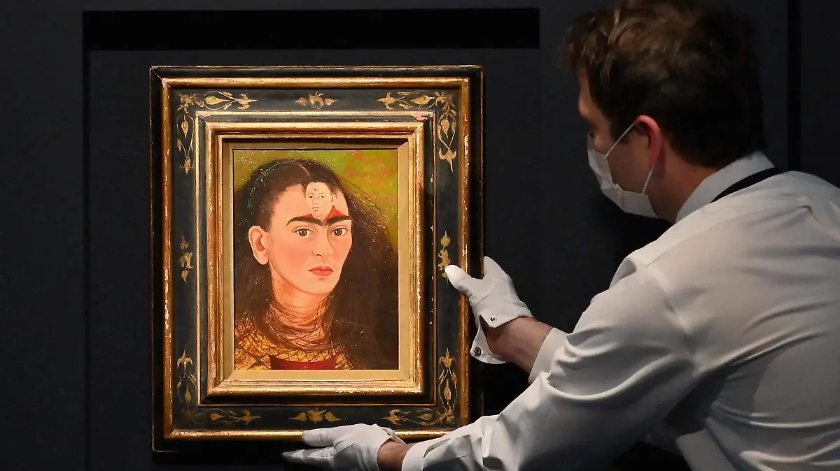 Subasta el autoretarato de Frida en 34.9mdd