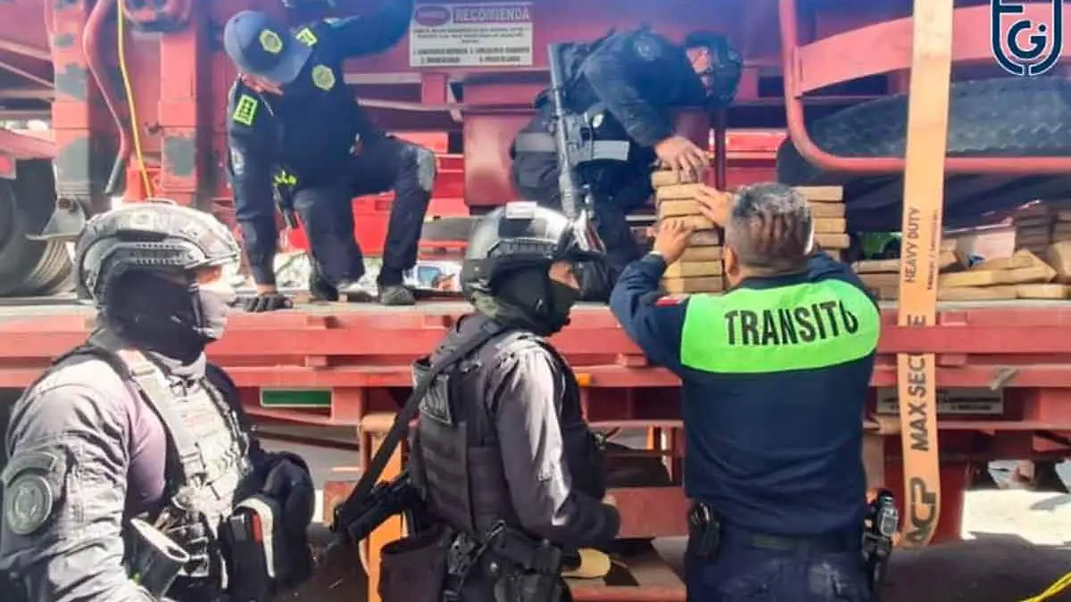 Decomisan-droga-en-tractocamion_4