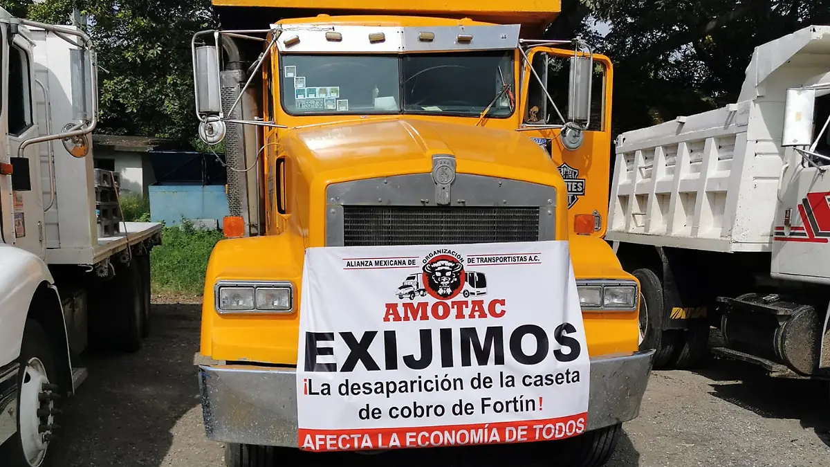 Transportistas bloquean rutas de acceso a la CDMX