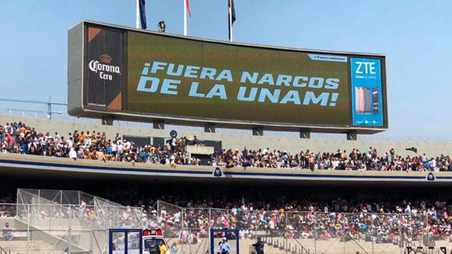 unam_narcos_mensaje_partido_pumas