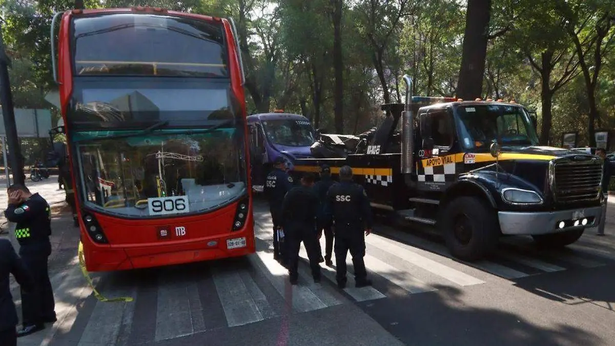 Fiscalía de CDMX inicia investigación por lesiones y daño tras choque de Metrobús