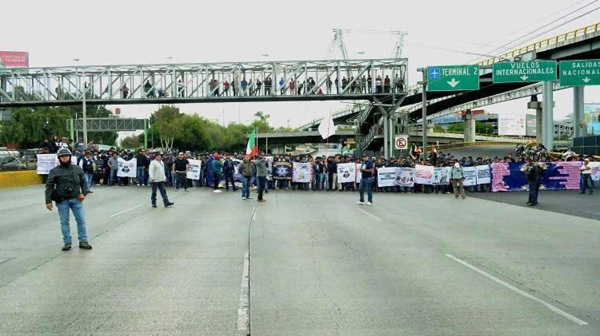 bloqueo policias federales circuito terminal 1 aicm david deolarte (2)