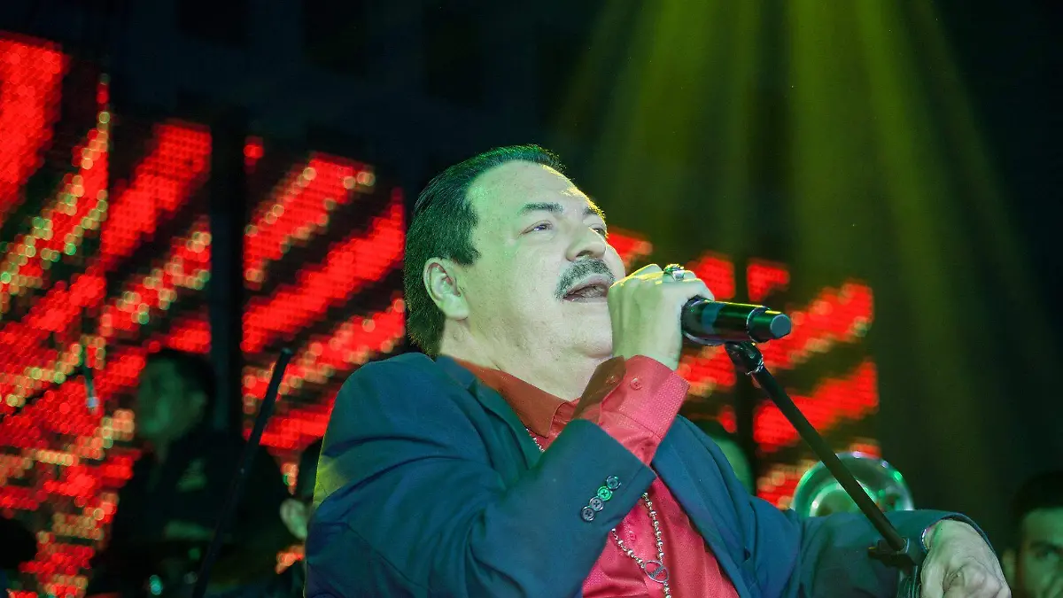 Hospitalizan a Julio Preciado