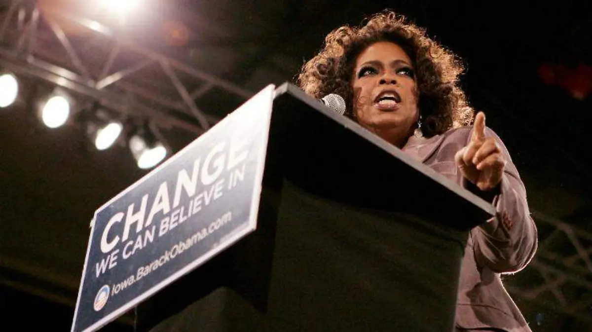 2018-01-08T161257Z_680780033_RC1E7B9B9AE0_RTRMADP_3_AWARDS-GOLDENGLOBES-OPRAH