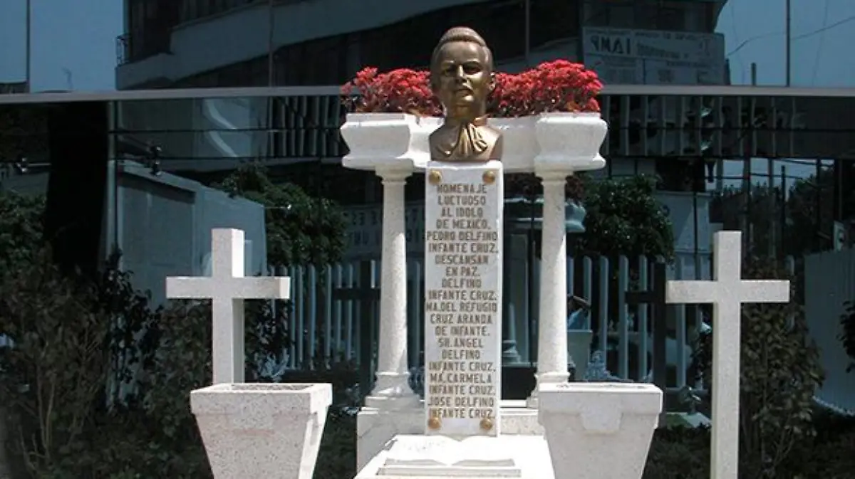 esp-tumba-pedroinfante