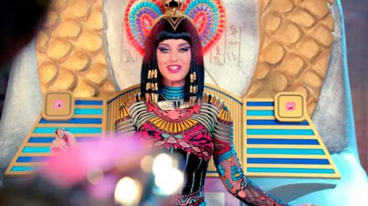 katy-perry_dark-house