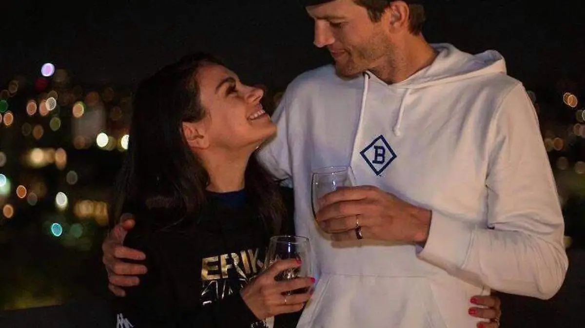 Pareja Mila y Ashton