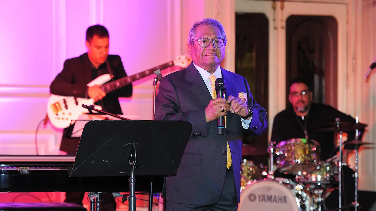 ARMANDO MANZANERO (9)
