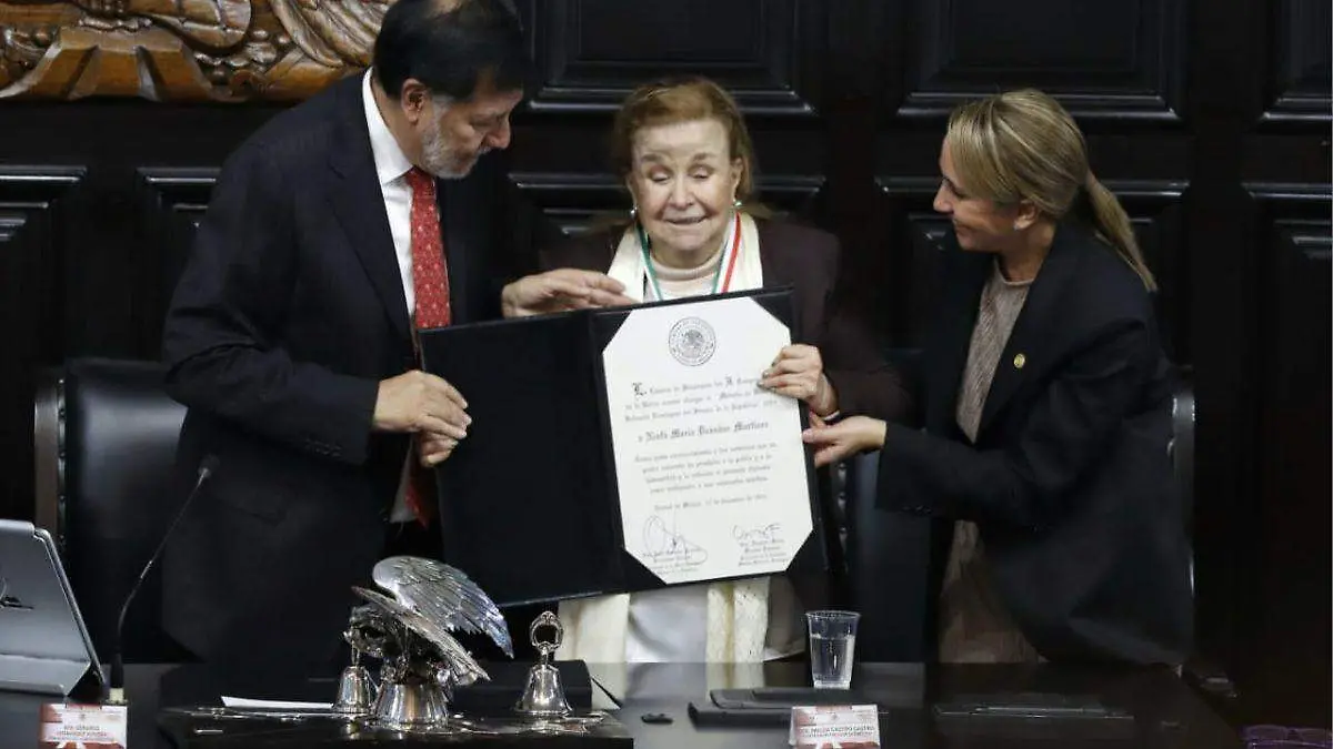 Ninfa María Deándar Martínez_medalla Belisario Dominguez