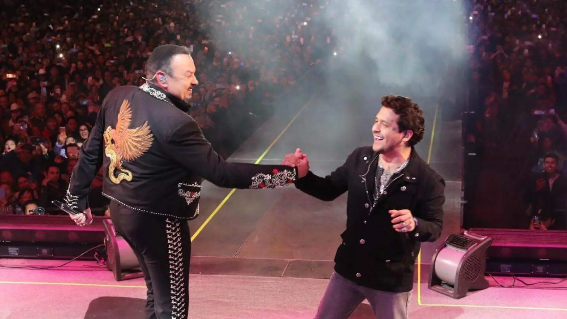 Pepe Aguilar sube a Christian Nodal durante concierto: Para que le sigan creyendo a las redes sociales - El Sol de México | Noticias, Deportes, Gossip, Columnas