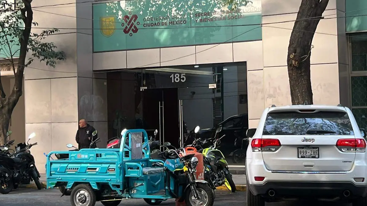 BODEGAS CHINAS-OFICINAS DE GOBIERNO-ivonne rodriguez 