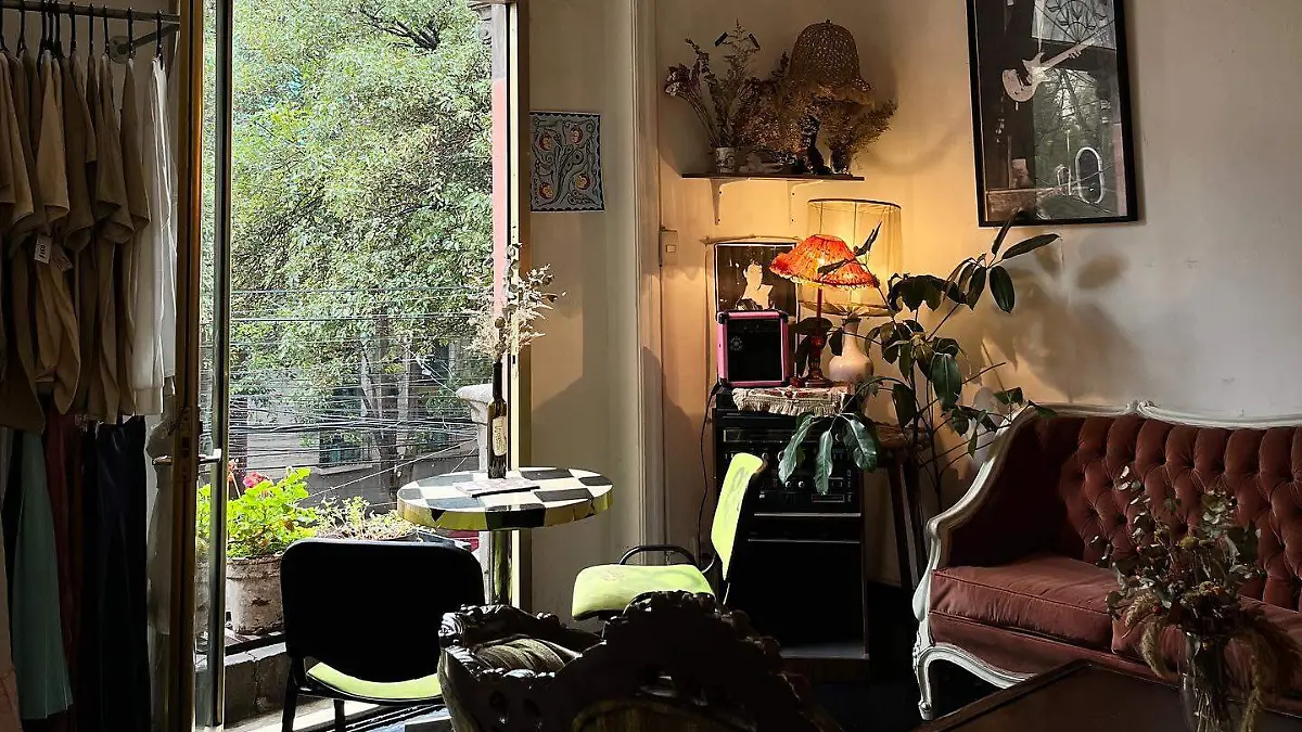 Trueque de ropa en Overeal Café