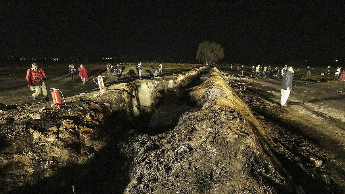 EL INCENDIO SE ORIGINO EN UNA ZANJA DONDE SE PERFORO EL DUCTO 