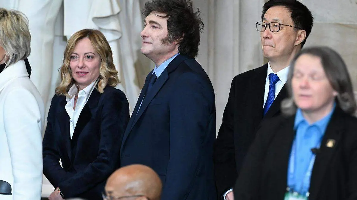 La primera ministra de Italia, Giorgia Meloni, el presidente de Argentina, Javier Milei, y el vicepresidente de China, Han Zheng, asisten a la ceremonia de inauguración ante Donald Trump