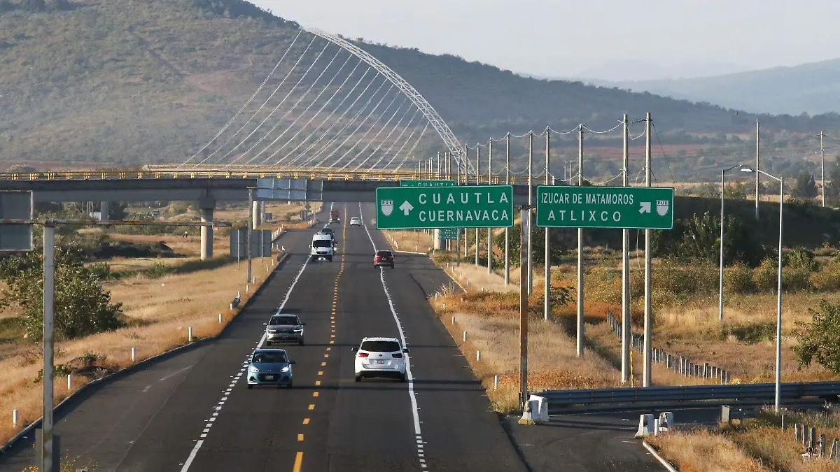 Imagen cotidiana en la autopista Siglo XXI