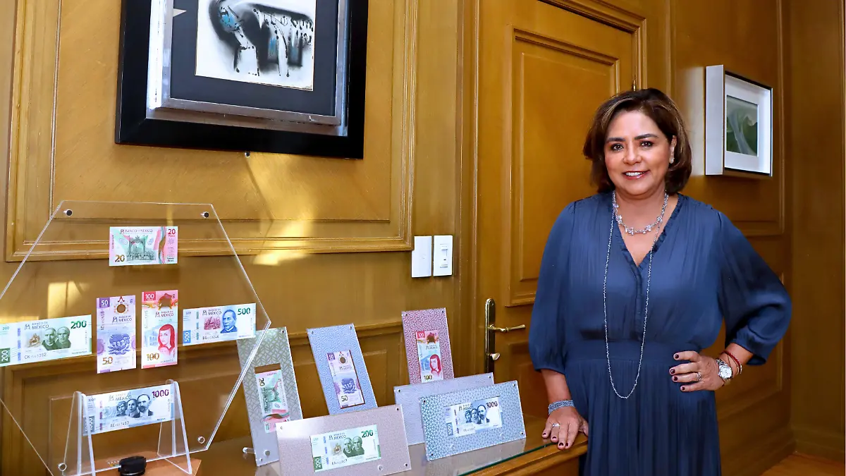 irene espinosa en conferencia banxico4