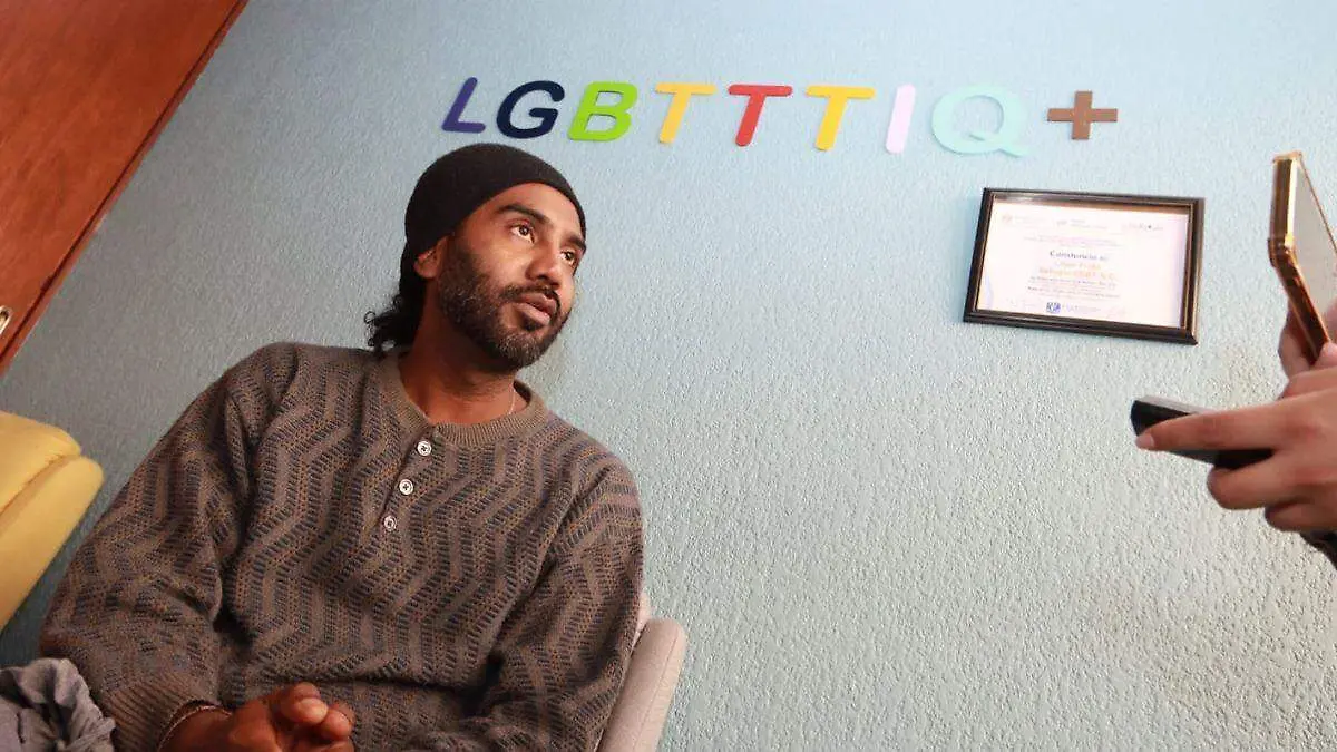 Daniel migrante en casa frida