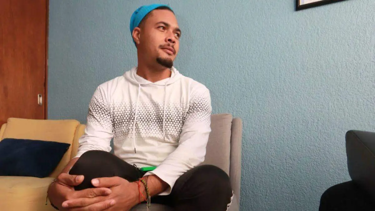 Luis migrante en casa frida